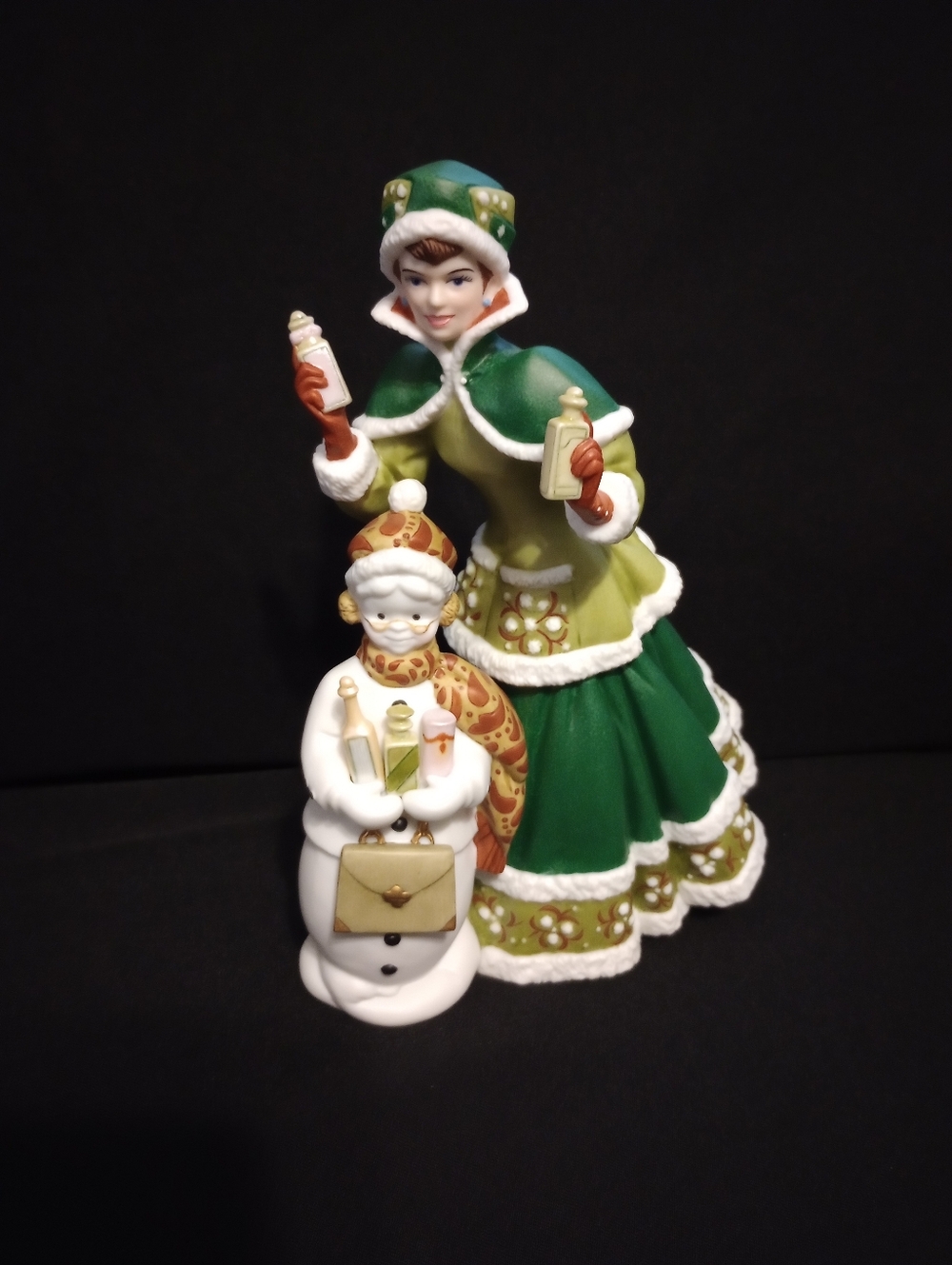 AVON 2003 Mrs Albee President's Award Porcelain Figurine